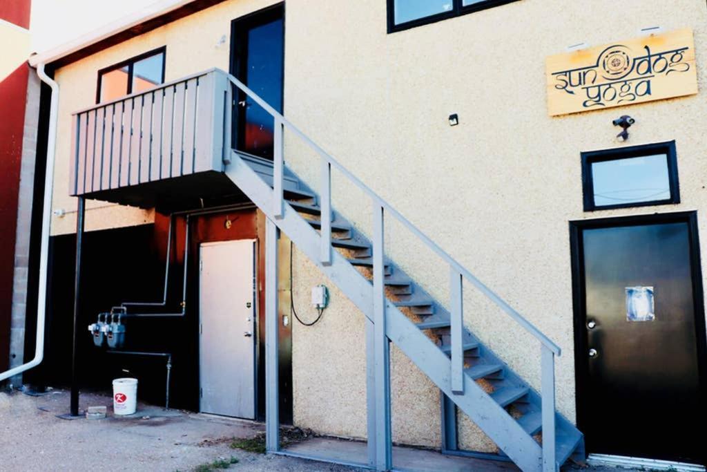 Ferienwohnung Sun Dog Manor Maple Creek Exterior foto